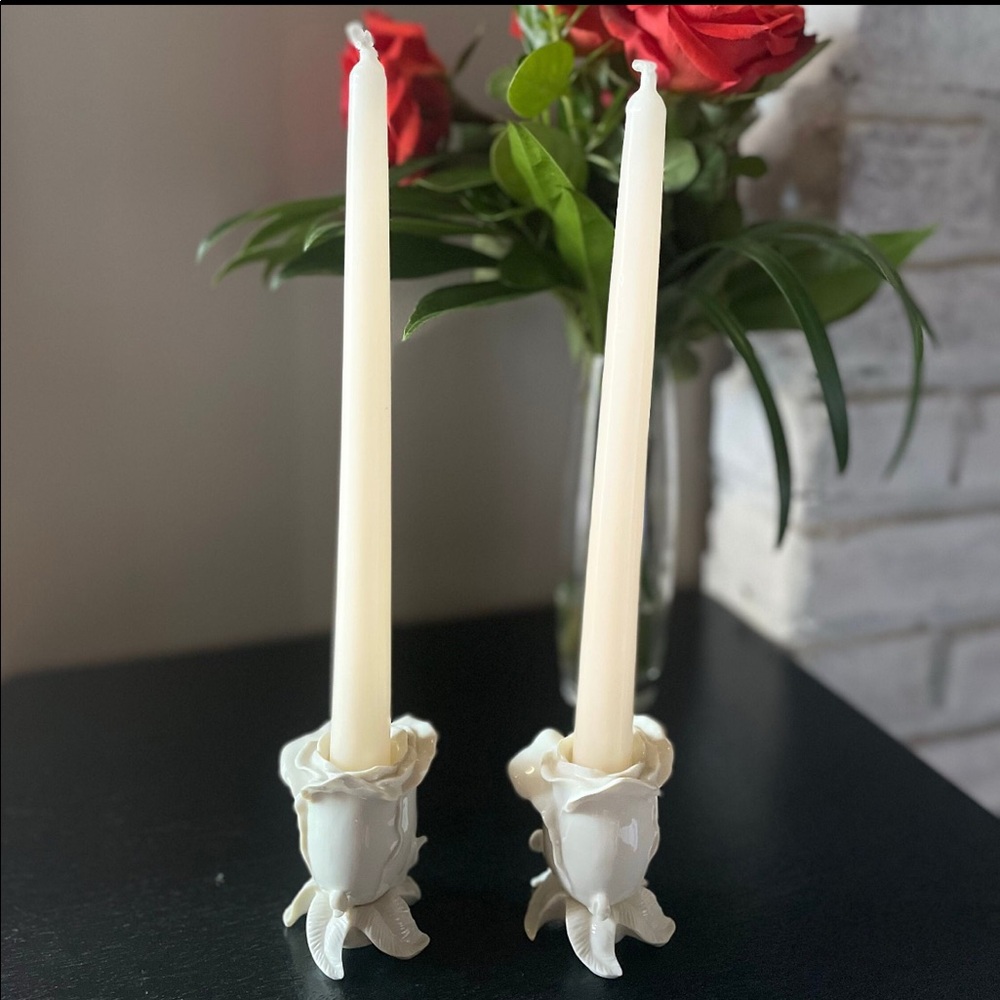 Vintage Lenox rose candle holders 2. In great condition 
No chips or scratches.